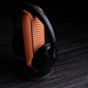 Minimalistyczny stojak na słuchawki do biura i domu